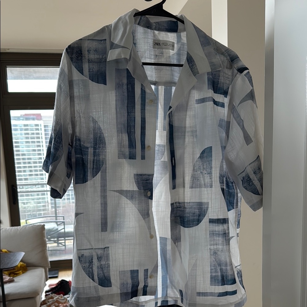 Zara Men's Blue and White Patterned Shirt